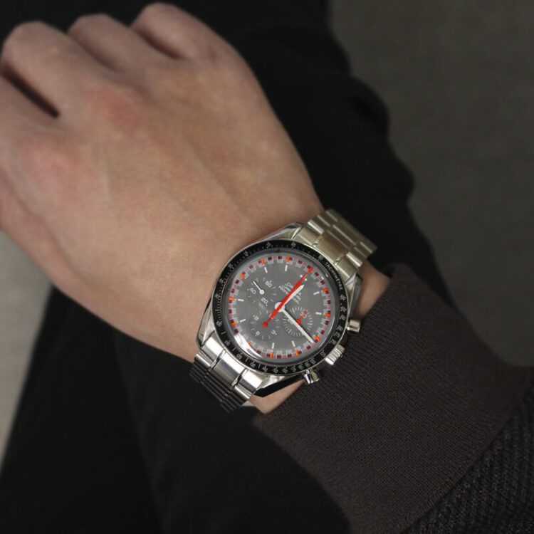 オメガ スピードマスター プロフェッショナル マーク2 アポロ11号 35周年 日本限定2004本 ref.3570.4 サイズ感　着用写真サンプル