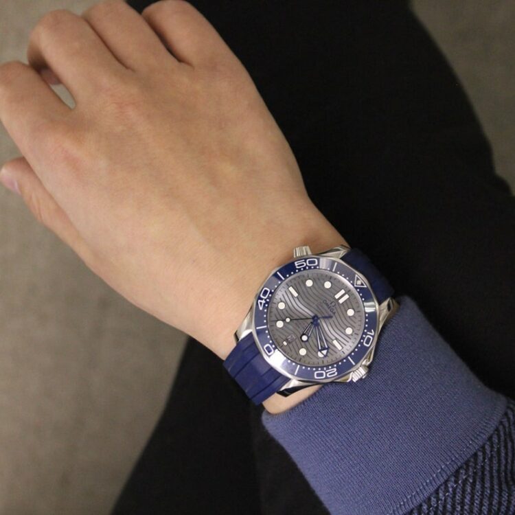 オメガ シーマスター ダイバー 300M　コーアクシャル マスタークロノメーターref.210.32.42.20.06.001 サイズ感　着用写真サンプル