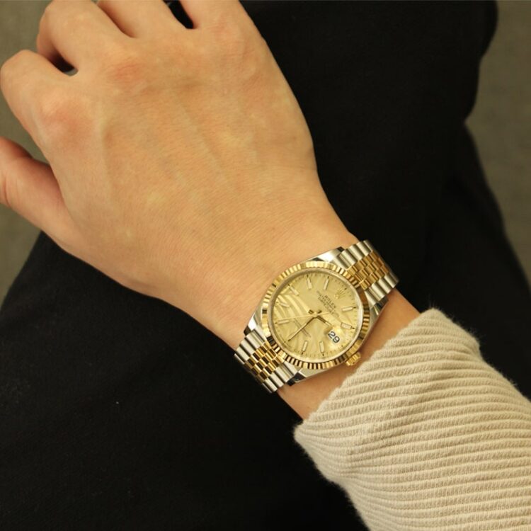  ロレックス デイトジャスト フルーテッド/ジュビリー ref.126233 シャンパン/パーム サイズ感　着用写真サンプル