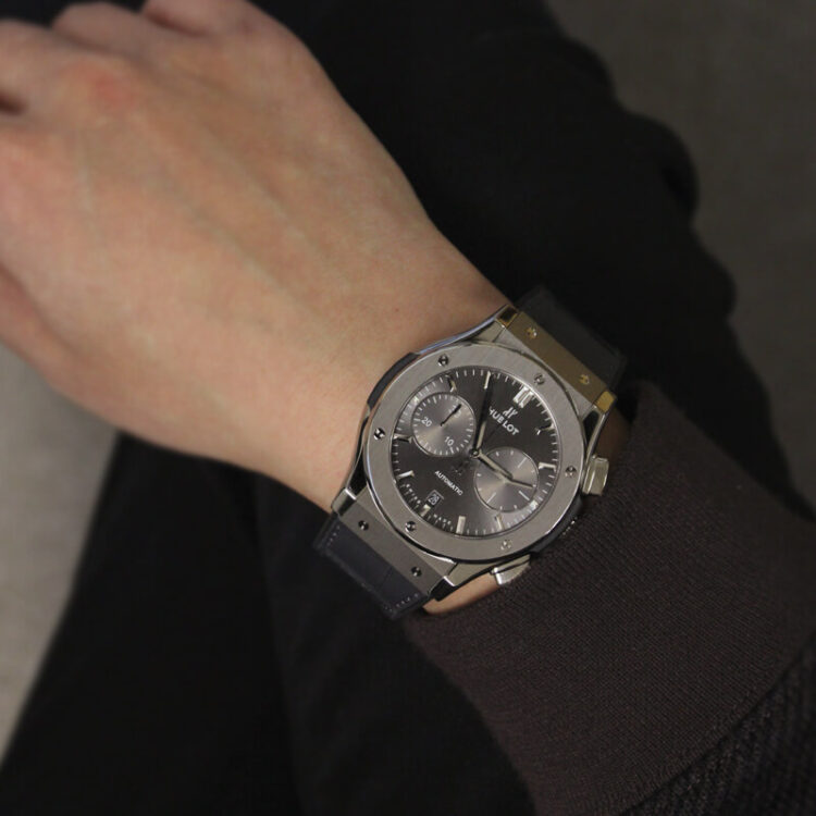 ウブロ クラシック・フュージョン レーシング グレー クロノグラフref.521.NX.7071.LRサイズ感　着用写真サンプル