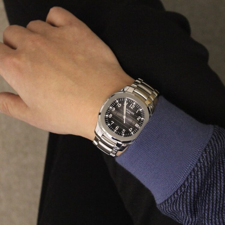 パテックフィリップ アクアノート エクストララージ ref.5167/1A-001 ブラック・エンボス サイズ感　着用写真サンプル